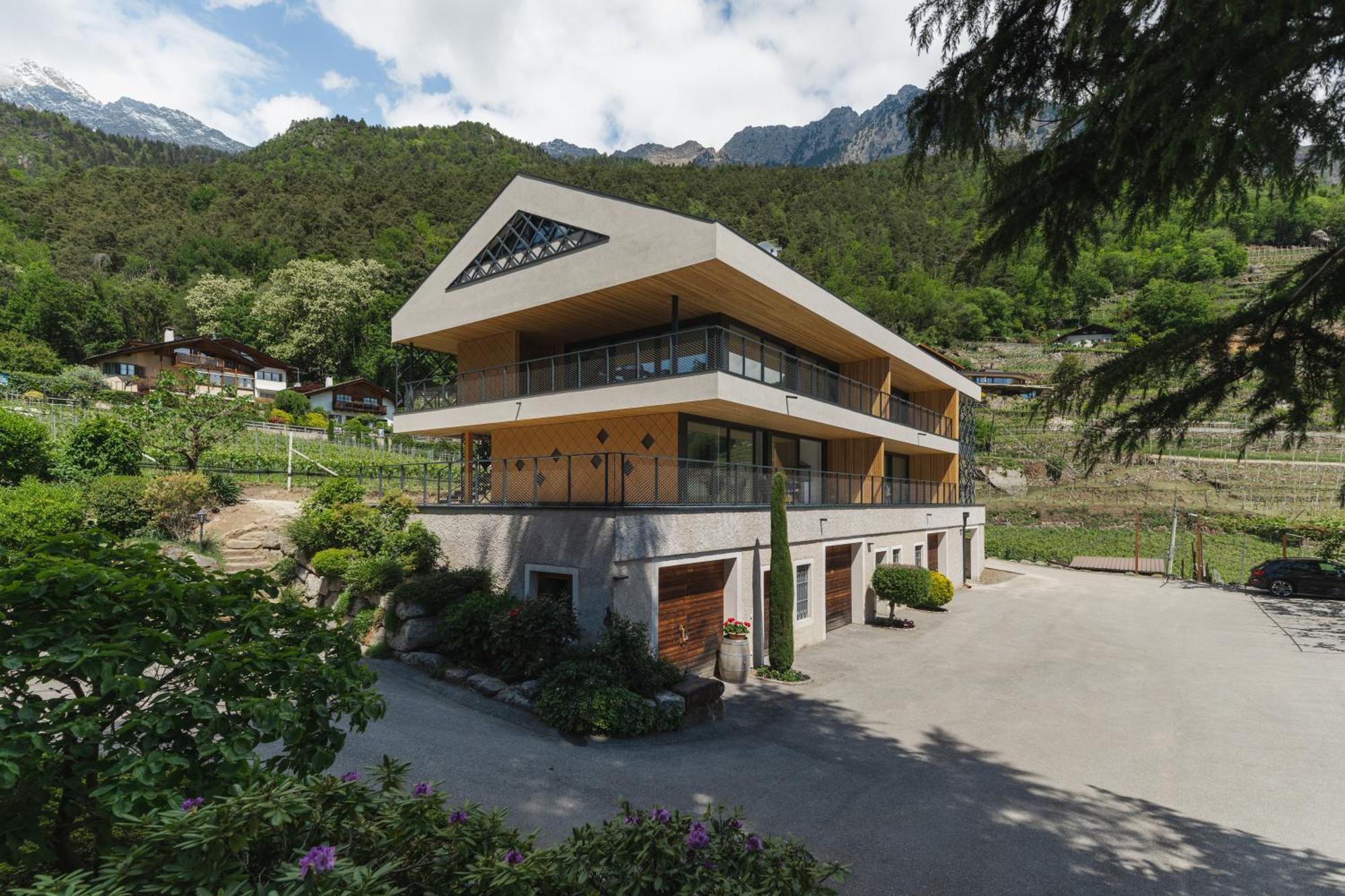 Schloss Plars Wine & Suites Lagundo Exterior photo